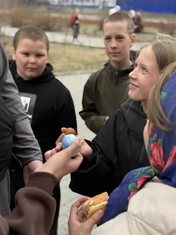Пасхальная радость в Межборном: детский праздник с колокольным звоном и хот-догами
