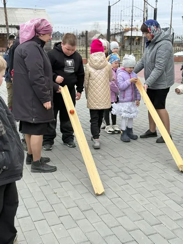 Пасхальная радость в Межборном: детский праздник с колокольным звоном и хот-догами