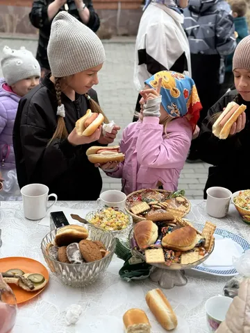 Пасхальная радость в Межборном: детский праздник с колокольным звоном и хот-догами