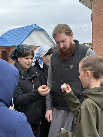 Пасхальная радость в Межборном: детский праздник с колокольным звоном и хот-догами