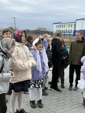 Пасхальная радость в Межборном: детский праздник с колокольным звоном и хот-догами