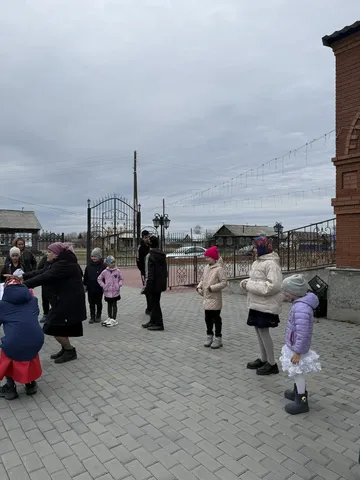 Пасхальная радость в Межборном: детский праздник с колокольным звоном и хот-догами