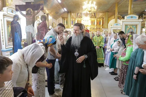 В день Святого Духа настоятель храма сослужил митрополиту Даниилу в Свято-Духовском храме города Кургана