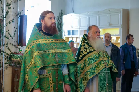 Отец Ефимий сослужил Митрополиту Даниилу в селе Утятское