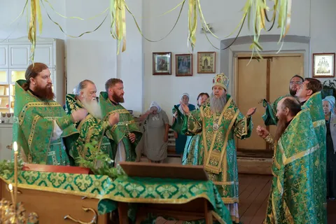 Отец Ефимий сослужил Митрополиту Даниилу в селе Утятское