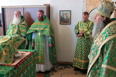 Отец Ефимий сослужил Митрополиту Даниилу в селе Утятское