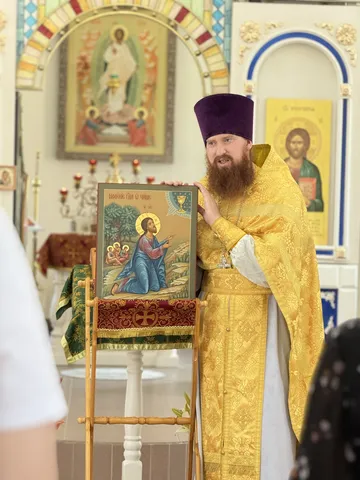 Первая писаная икона храма