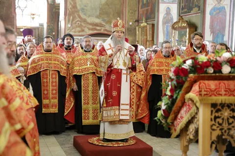 Настоятель храма принял участие в Великой пасхальной вечерне в кафедральном соборе