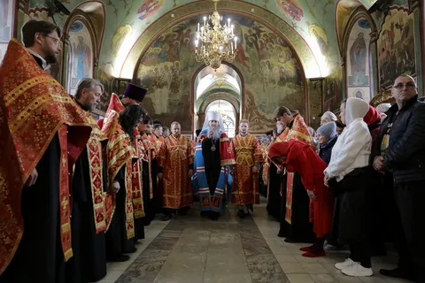 Настоятель храма принял участие в Великой пасхальной вечерне в кафедральном соборе