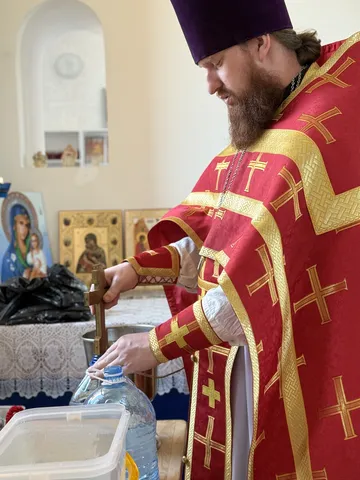 Божественная литургия в праздник иконы Божией Матери «Живоносный источник»