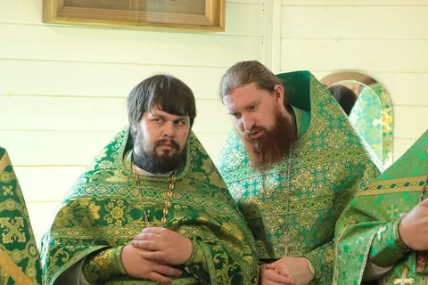 В день Святого Духа настоятель храма сослужил митрополиту Даниилу в Свято-Духовском храме города Кургана