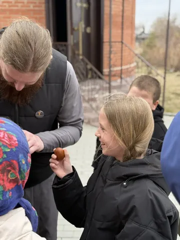 Пасхальная радость в Межборном: детский праздник с колокольным звоном и хот-догами