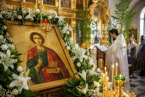 Молебен с акафистом Великомученику и целителю  Пантелеимону